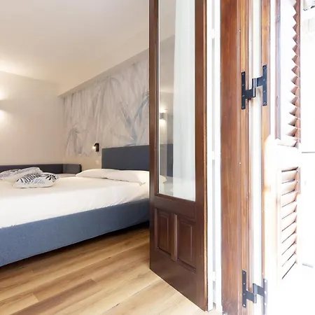 Kucuncy Luxury - Centro Storico Di - 2 Camere, 2 Bagni * ليباري