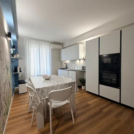 Kucuncy Luxury - Centro Storico Di - 2 Camere, 2 Bagni